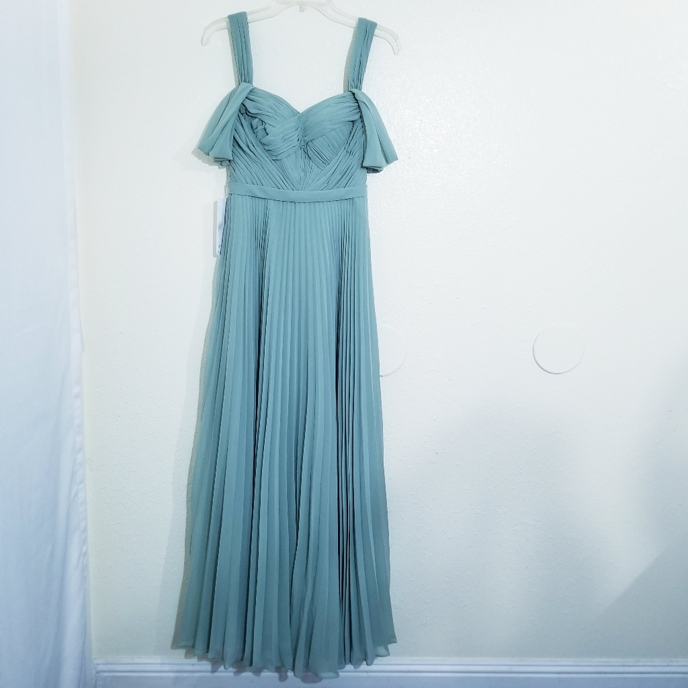 Elegant Gown With Pockets - Picture 3 of 16